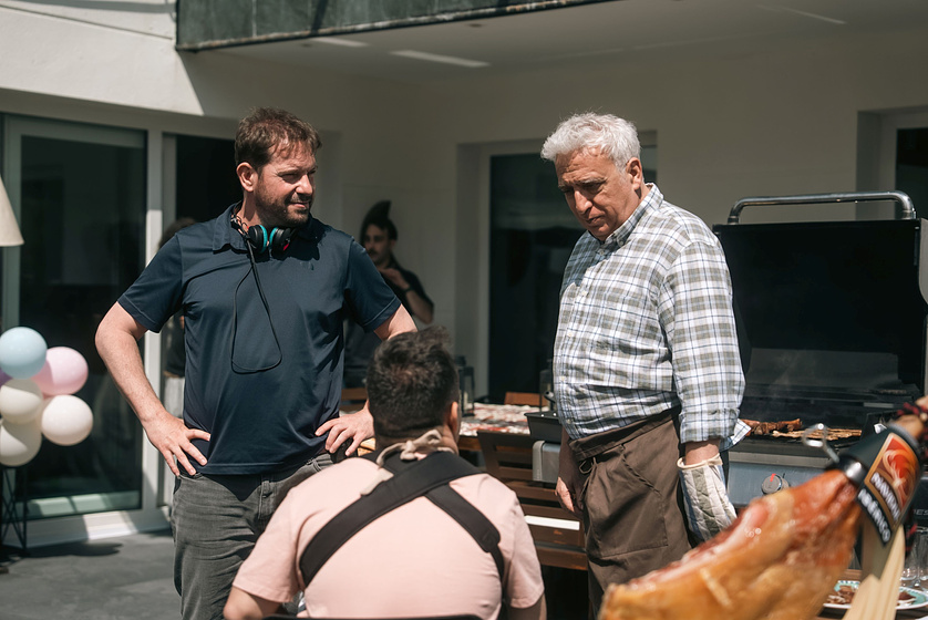 Joaquín Mazón y Leo Harlem en La Familia Benetón + 2 (Rodaje)