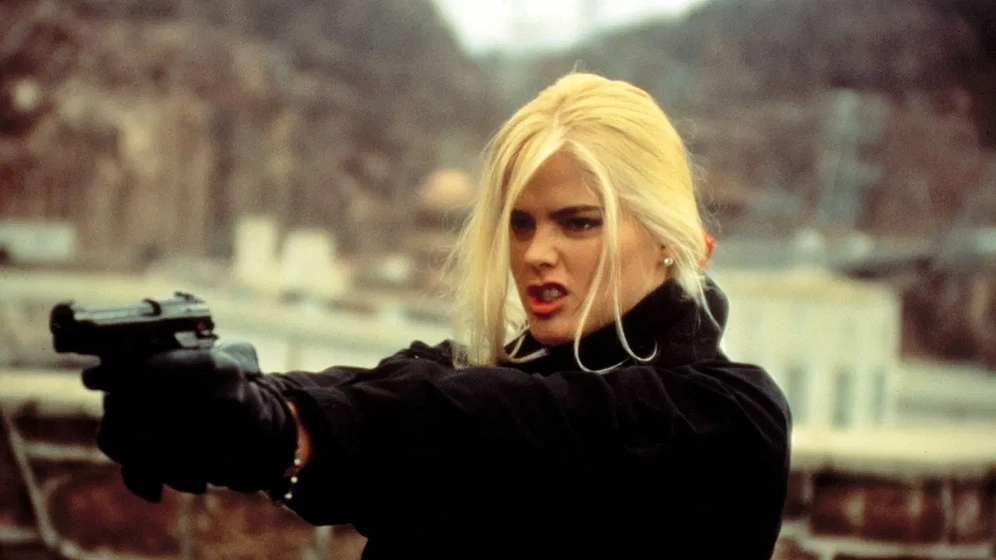 Anna Nicole Smith en una-mujer-peligrosa-1995