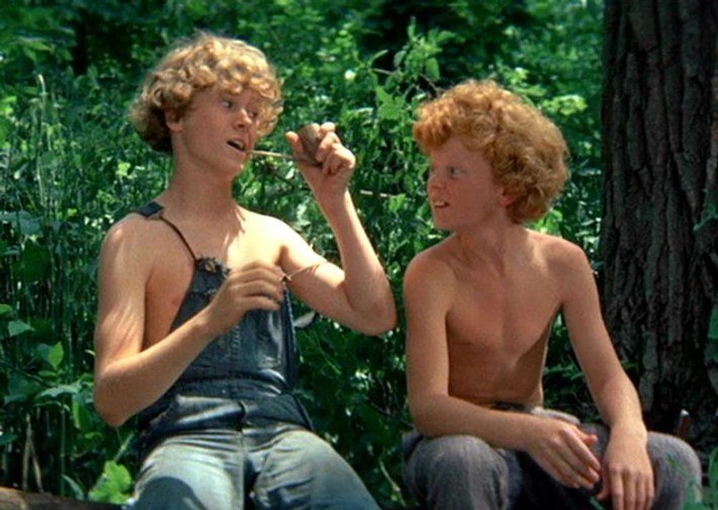 Jodie Foster y Johnny Whitaker en las-aventuras-de-tom-sawyer-1973