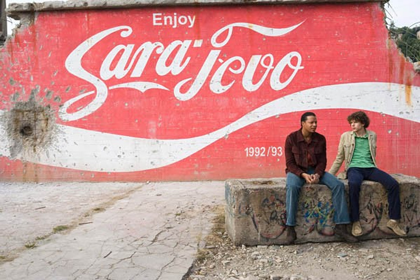 Terrence Howard y Jesse Eisenberg en La Sombra del Cazador