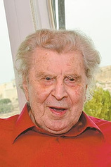 photo of person Mikis Theodorakis