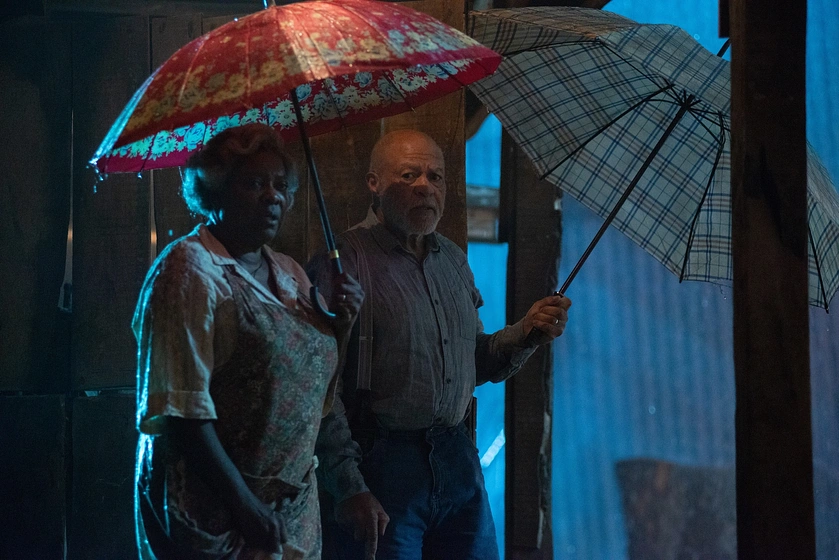 Loretta Devine y John Beasley en El Hechizo