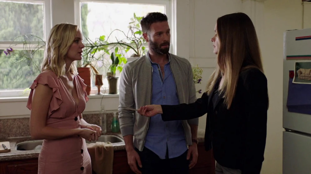 Gina Holden, Helena Mattsson y Tim Fields en infiel-y-seductor