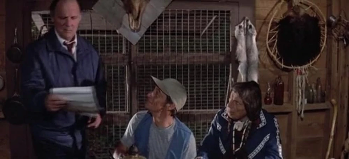 John Vernon, Jim Varney y Iron Eyes Cody en ernest-goes-to-camp