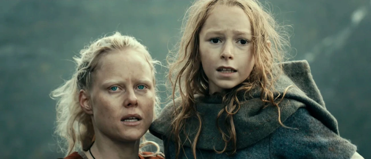 Ingrid Bolsø Berdal y Milla Olin en flukt-en-los-tiempos-de-la-peste