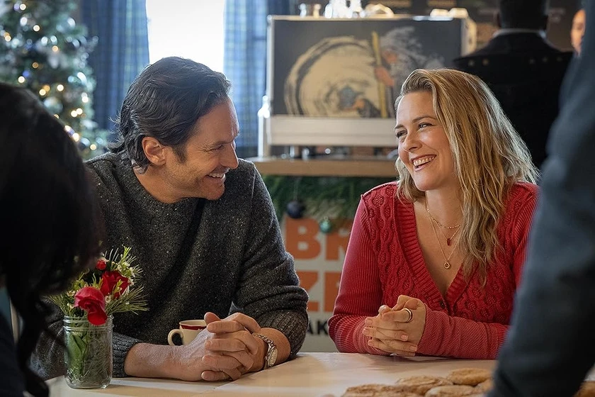 Alicia Silverstone y Oliver Hudson en una-navidad-re-excepcional
