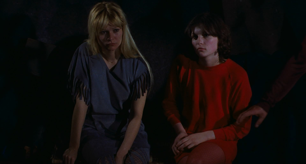 Nadine Pascal y Françoise Blanchard en El Oasis de las Chicas Perdidas