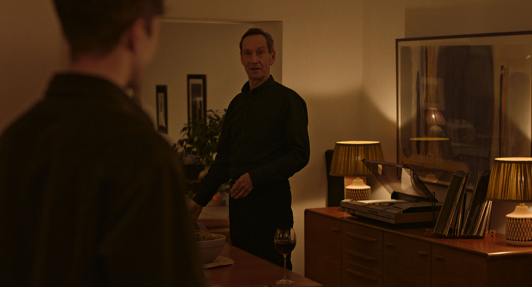 Jonathan Hyde en Sebastian
