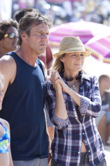 Helen Hunt y Dennis Quaid en soul-surfer