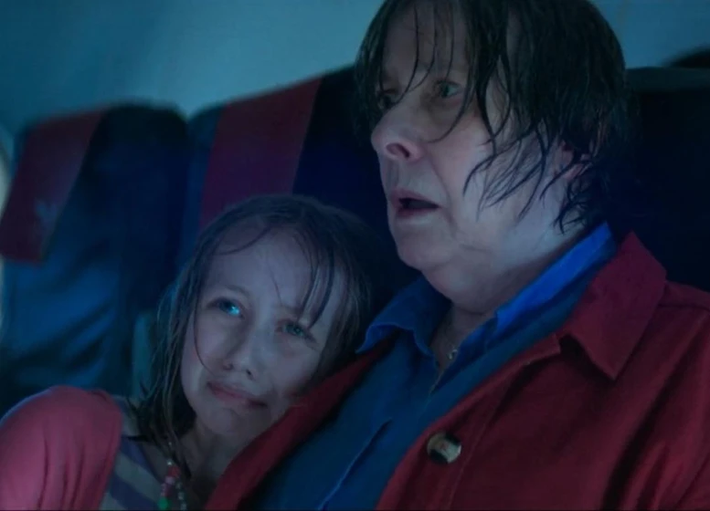 Phyllis Logan y Grace Nettle en atrapados-en-el-abismo