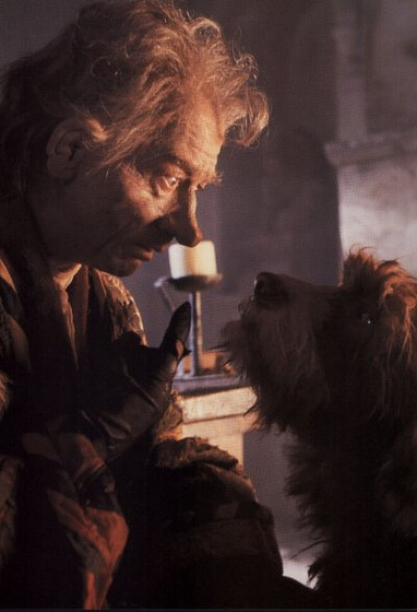 John Hurt en El CuentaCuentos (El CuentaCuentos y su fiel perro)
