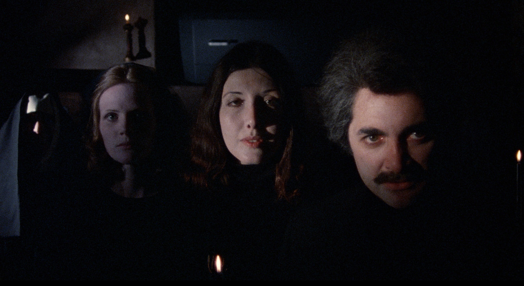 Ray Myles, Lisa Milano y Zarrah Whiting en Satan's Black Wedding