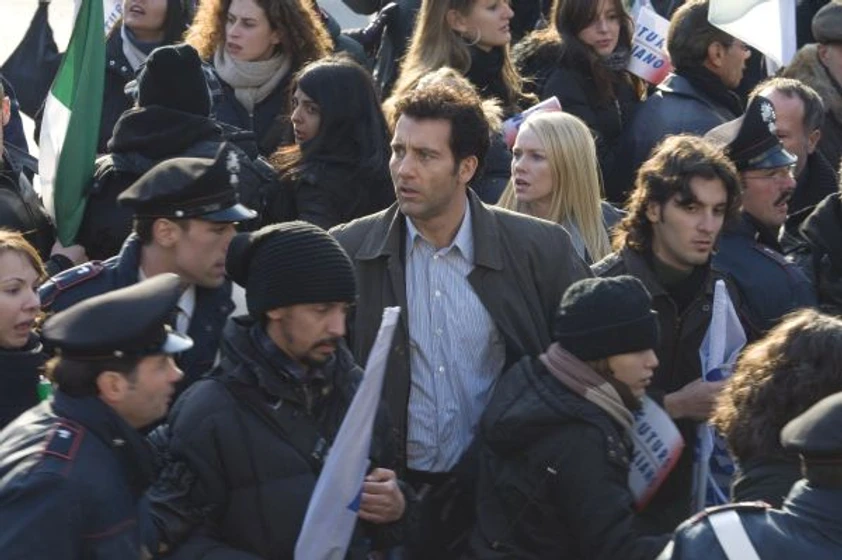 Clive Owen y Naomi Watts en the-international-dinero-en-la-sombra