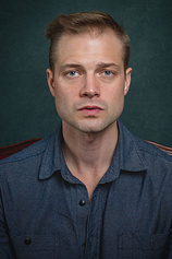 picture of actor Brandon Ruckdashel