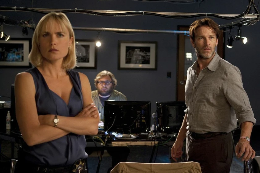 Radha Mitchell y Stephen Moyer en la-evidencia