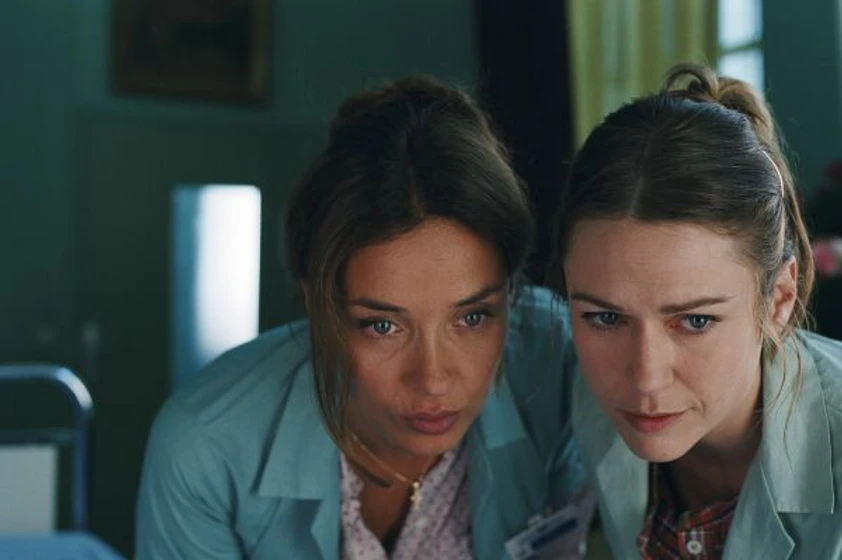 Marie-Josée Croze y Olatz Lopez Garmendia en la-escafandra-y-la-mariposa