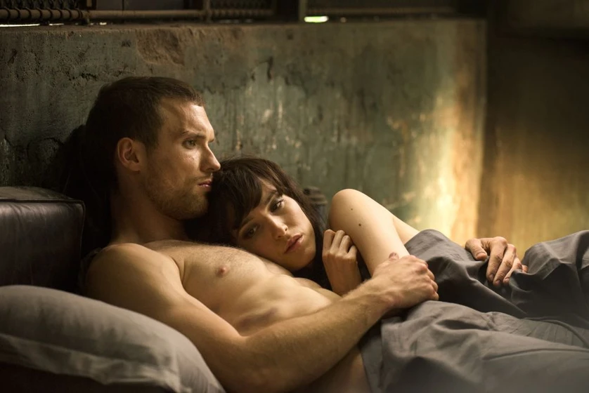 Ed Skrein y Loan Chabanol en transporter-legacy