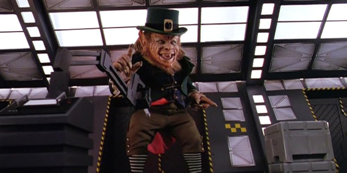 Warwick Davis en leprechaun-4-en-el-espacio