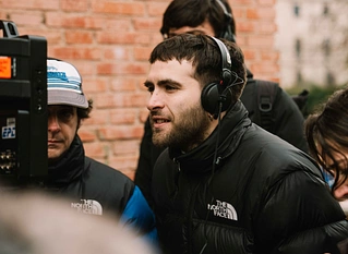 Imágenes del rodaje de "Una familia", el debut en la dirección de Ricardo "Carlitos" Gómez