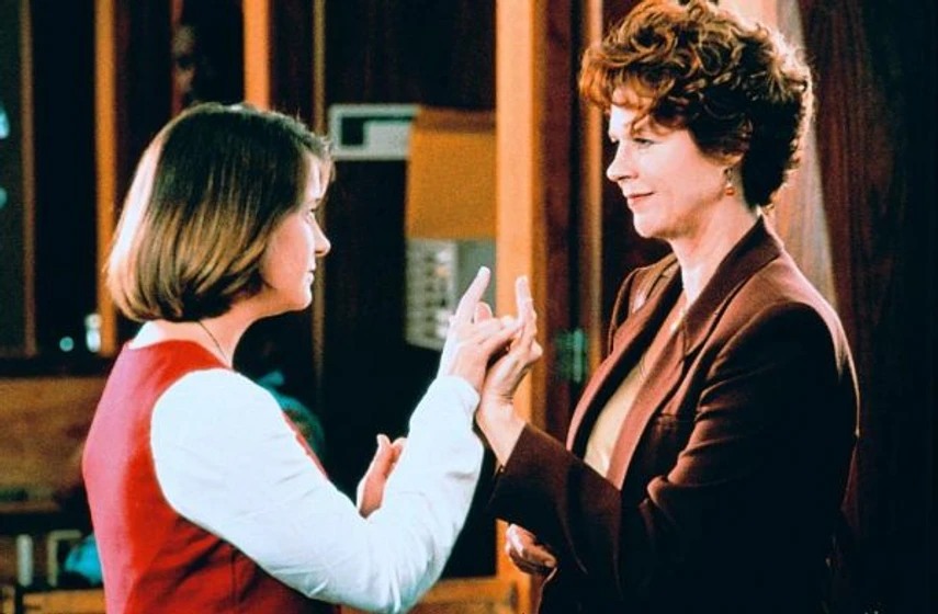 JoBeth Williams y Kellie Martin en despues-del-silencio