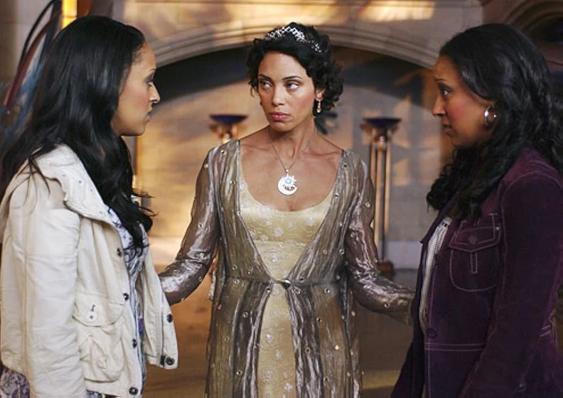 Kristen Wilson, Tia Mowry-Hardrict y Tamera Mowry-Housley en brujillizas-2-la-tierra-de-las-sombras