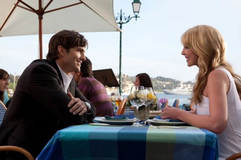 Ashton Kutcher y Catherine Hiegel en Killers