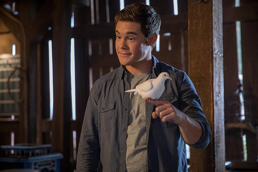 Adam DeVine en magic-camp