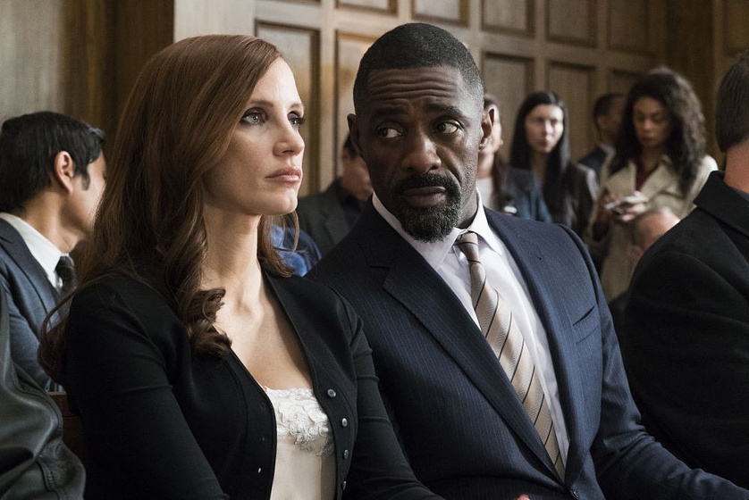Idris Elba y Jessica Chastain en Molly's Game