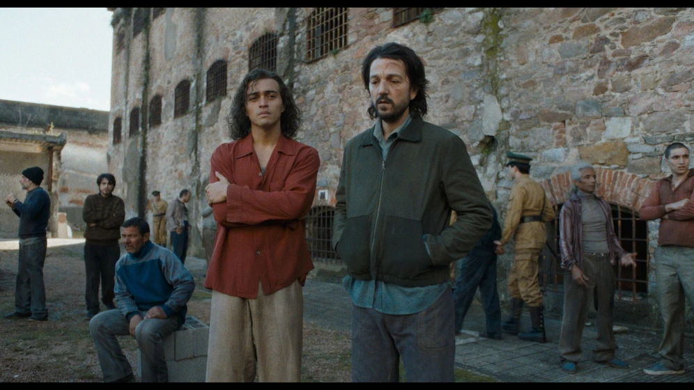 Diego Luna y Tonatiuh en el-beso-de-la-mujer-arana-2025