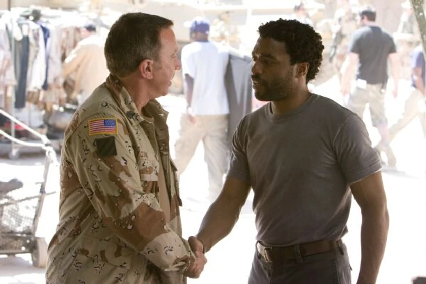 Tim Allen y Chiwetel Ejiofor en cinturon-rojo