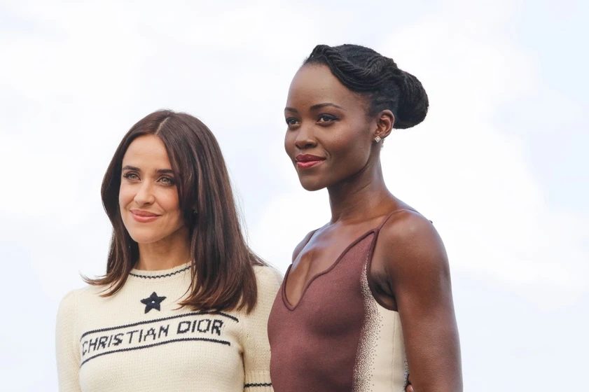 Macarena García y Lupita Nyong'o en robot-salvaje (Festival de San Sebastián. Septiembre 2024)