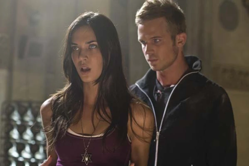 Odette Yustman y Cam Gigandet en la-semilla-del-mal-2009