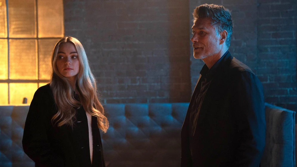 James Hyde y Katie Kelly en prisionera-del-amor