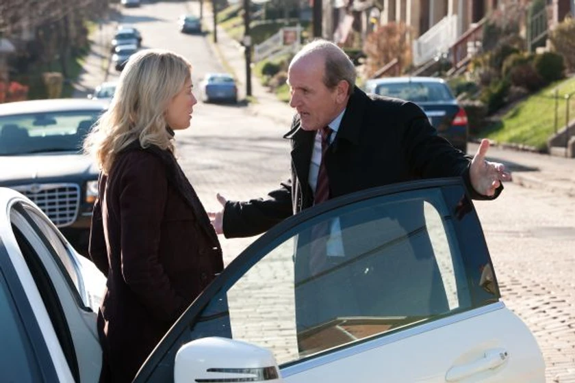 Richard Jenkins y Rosamund Pike en jack-reacher