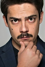 picture of actor Roberto Flores