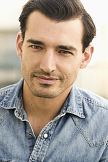 picture of actor Eddie Kaulukukui