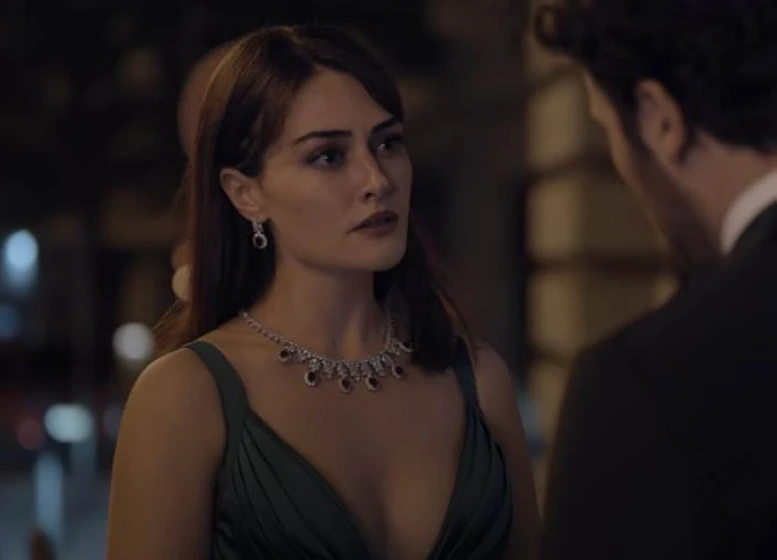 Esra Bilgiç en un-ladron-romantico