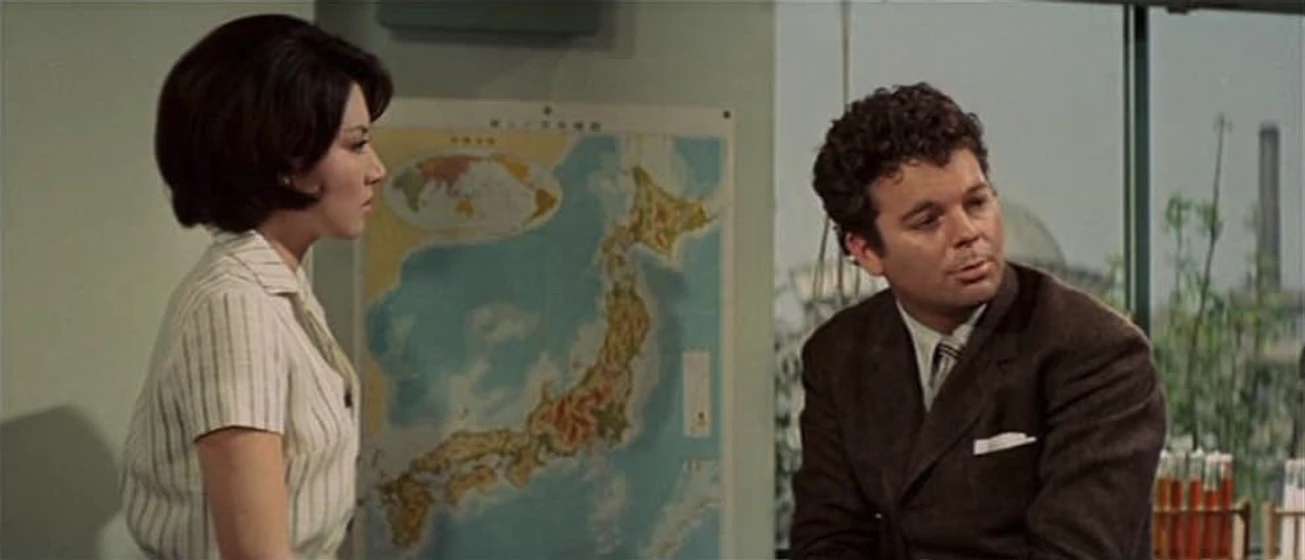Russ Tamblyn y Kumi Mizuno en la-batalla-de-los-simios-gigantes