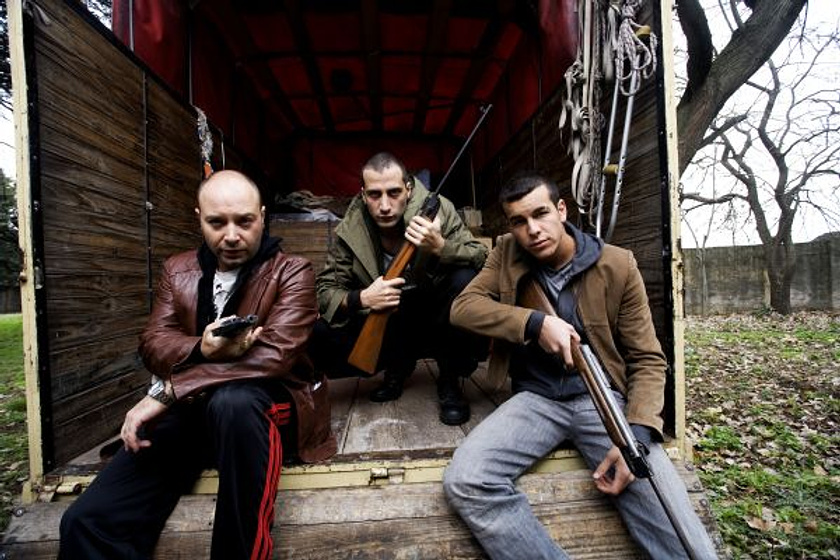 Vicente Romero, Luciano Cáceres y Mario Casas en Carne de Neón