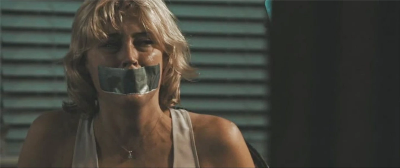 Estella Warren en decommissioned
