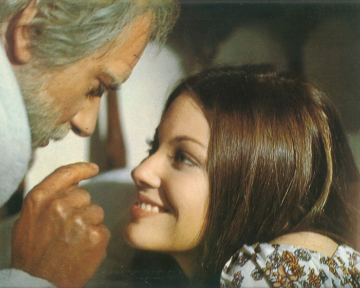 Mark Burns y Lynne Frederick en Largo Retorno