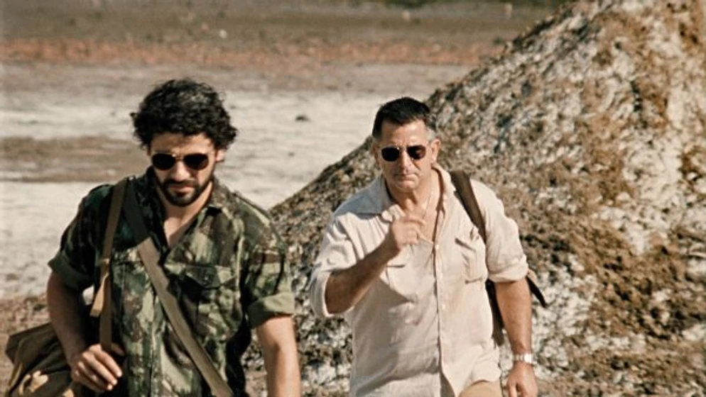 Anthony LaPaglia y Oscar Isaac en balibo