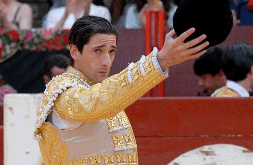 Adrien Brody en manolete