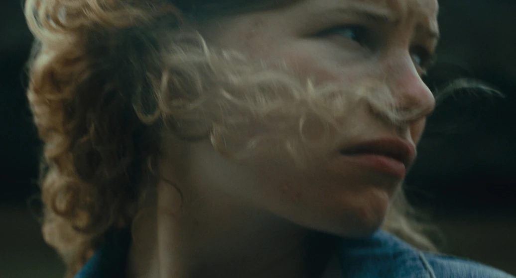 Luisa-Céline Gaffron en how-to-be-normal-and-the-oddness-of-the-other-world