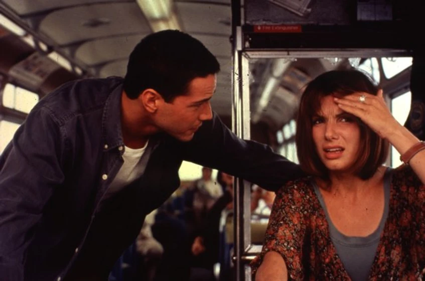 Keanu Reeves y Sandra Bullock en speed-maxima-potencia