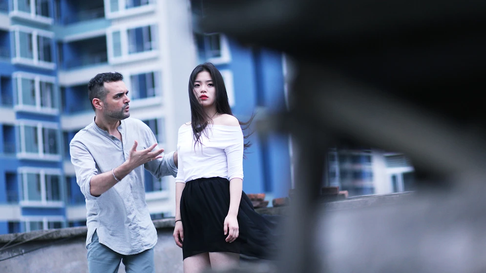 Roberto F. Canuto y Sherry Ruihong Xia en ni-jing-no-robaras (Ni Jing: No Robarás Promo - director Roberto F. Canuto y actriz Sherry Xia Ruihong)