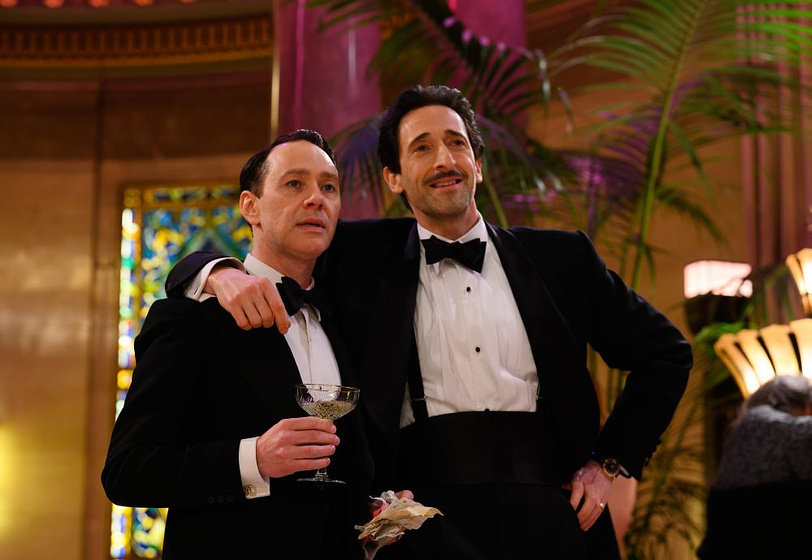 Adrien Brody y Reece Shearsmith en Mira Cómo corren