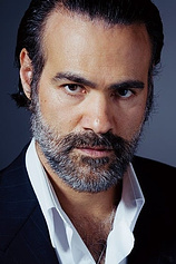 photo of person Ali Saam