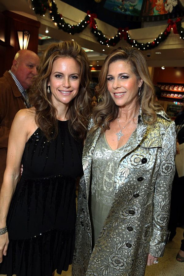 Rita Wilson y Kelly Preston en Dos canguros muy maduros (Premiere en Los Ángeles. Noviembre 2009)