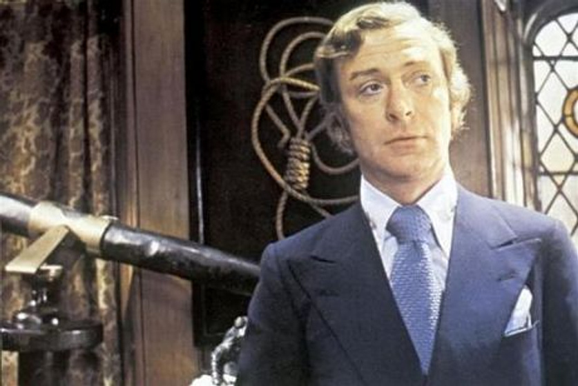 Michael Caine en La Huella